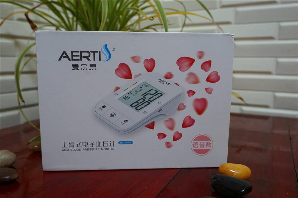 长坤手臂式智能电子血压计,爱尔泰血氧仪