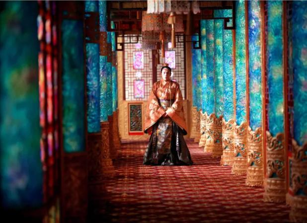 满城尽带黄金甲值得看吗,满城尽带黄金甲的深度解析