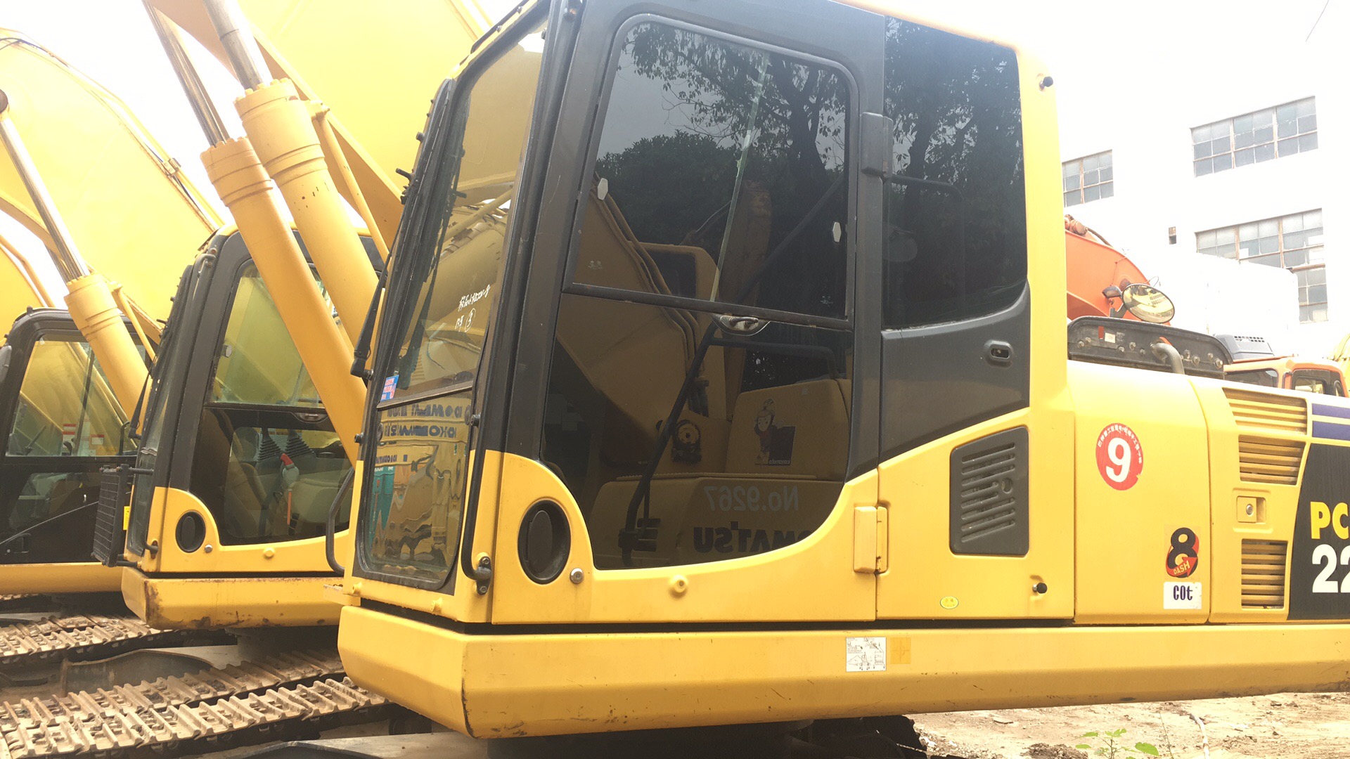 二手挖掘机小松220价格,19年小松220挖掘机多少钱