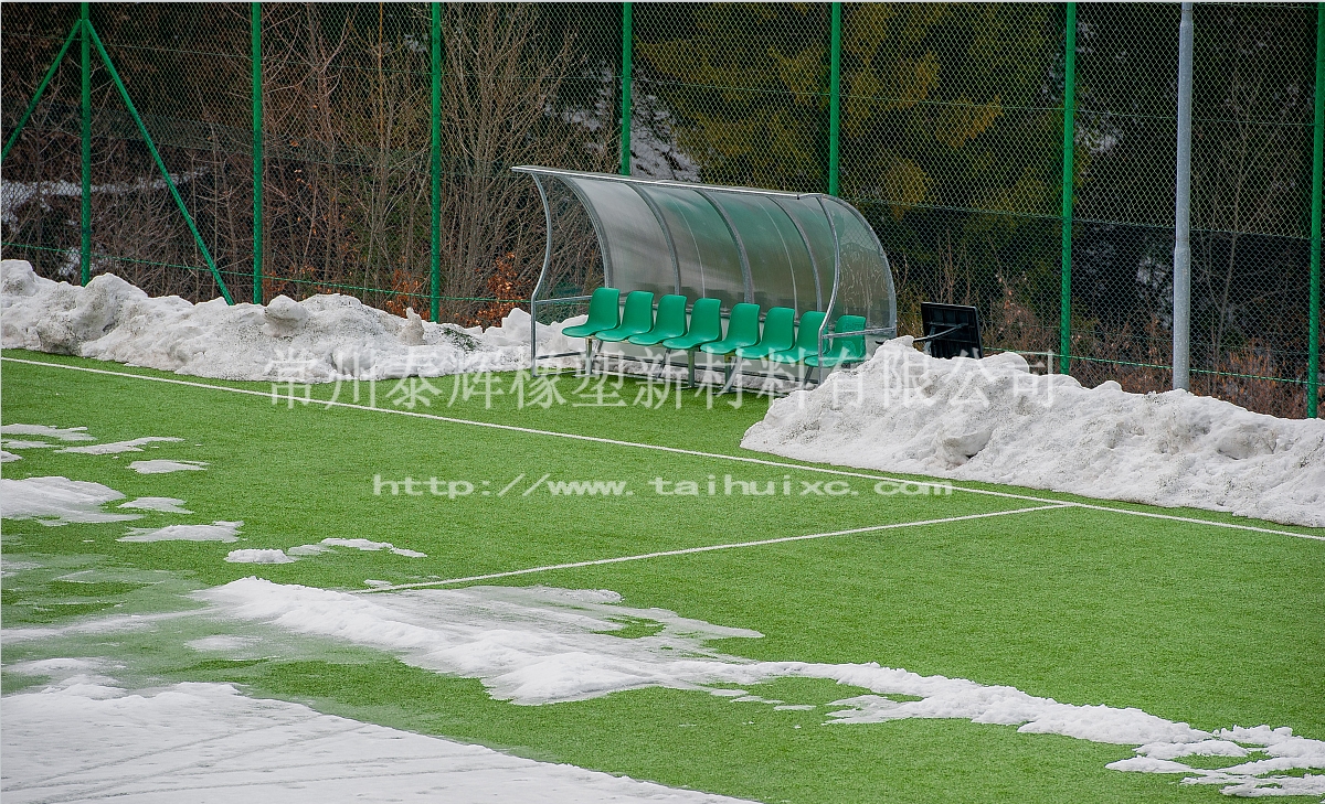 足球场人造草坪如何进行日常维护,人造草皮如何维护