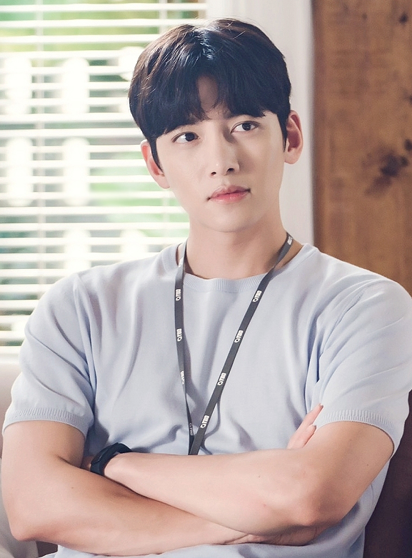 池昌旭时装周,池昌旭黑夹克