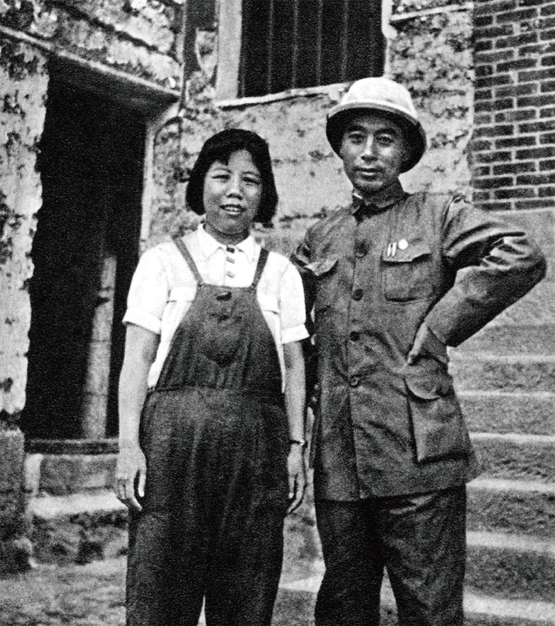 红岩女主饶国模：为爱私奔，丈夫入国民*党**并再婚，她把家献*产党共**