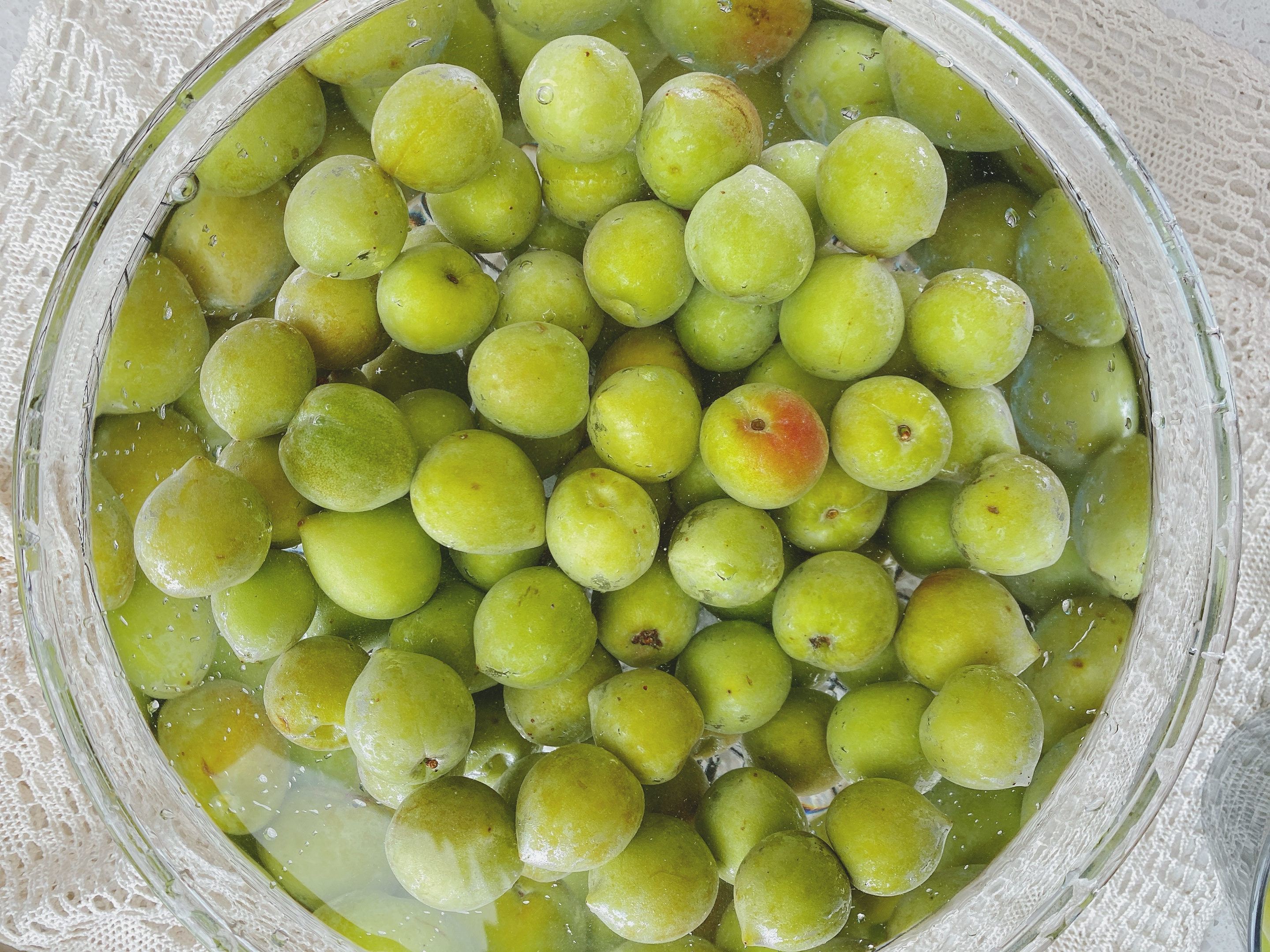 青梅酒用浓香还是酱香好喝,青梅酒最好选什么白酒