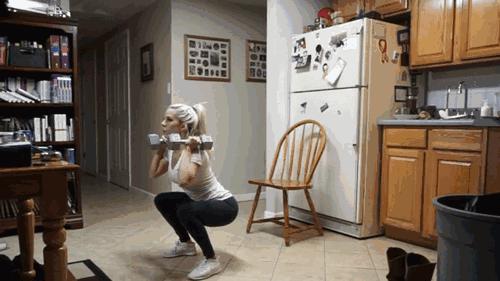 哑铃练背家庭健身动作,哑铃锻炼动作图解哑铃怎么选