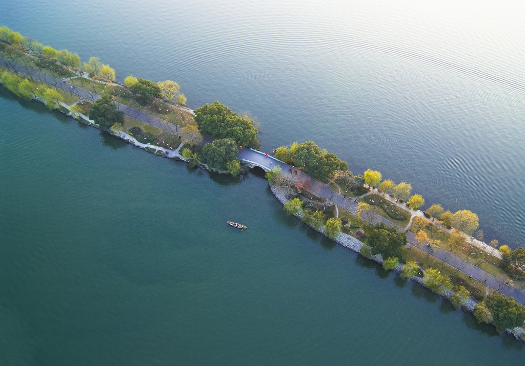 浙江杭州西湖苏堤冬景图片,杭州西湖风景名胜区苏堤