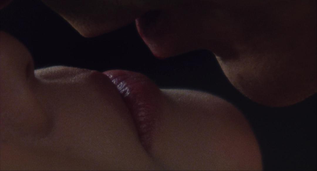 大尺度描写、日本婚外情小说,为何被奉为“震撼人心的杰作”?