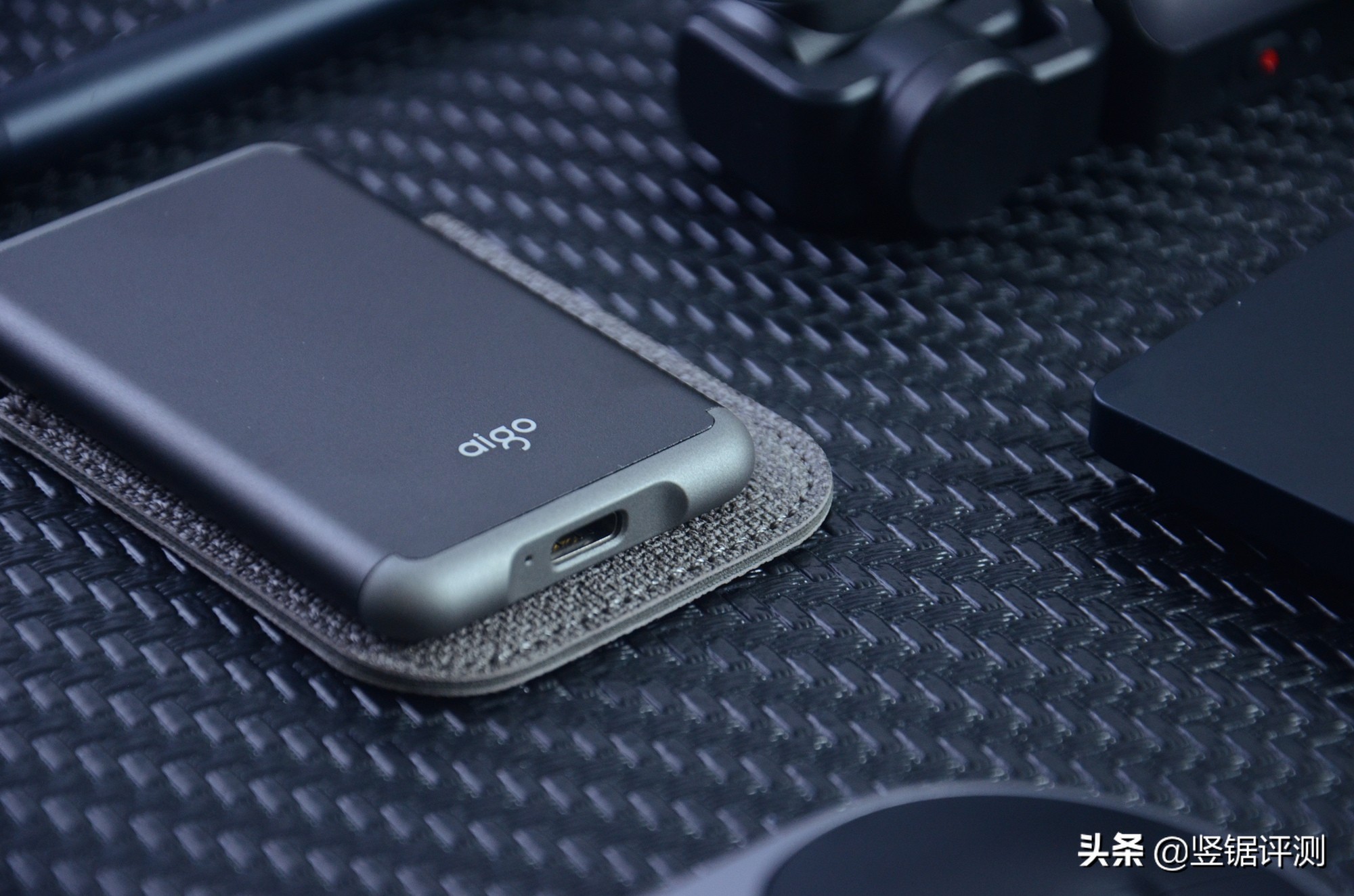 爱国者aigo2tbssd固态硬盘,aigo爱国者s7pro移动固态硬盘