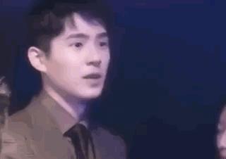 高情商的男生如何提醒女生口红沾牙上了？刘昊然的回答是最甜的