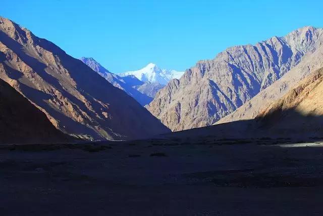 世界上海拔最高的公路！中国最神奇的天路！比川藏线还险10倍！
