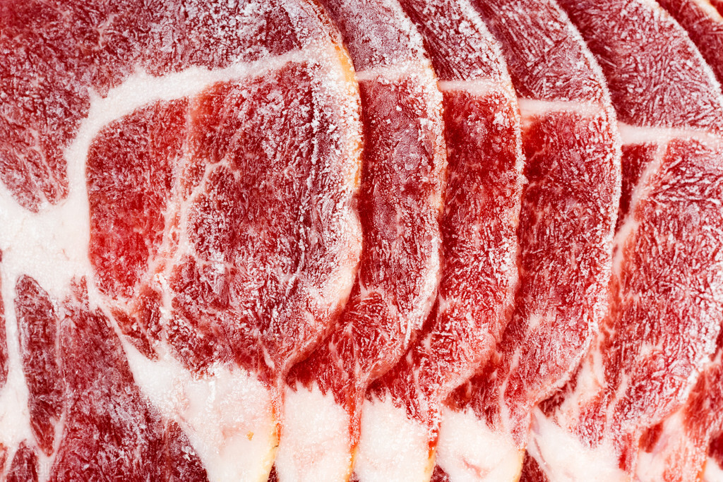 肉冷冻前能不能泡水,冰冻肉拿出来能用凉水泡吗