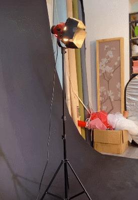 这样拍照发朋友圈的女生，也太“婊”了