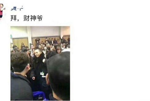 权志龙机场回归视频,巨星回归权志龙