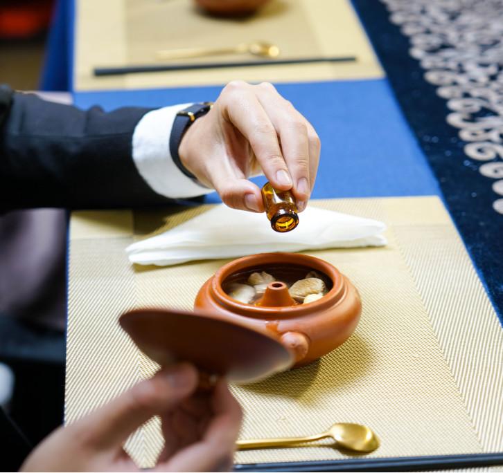 新鲜松茸怎么吃这些吃法值得一试,新鲜松茸清洗后吸水量大保存方法