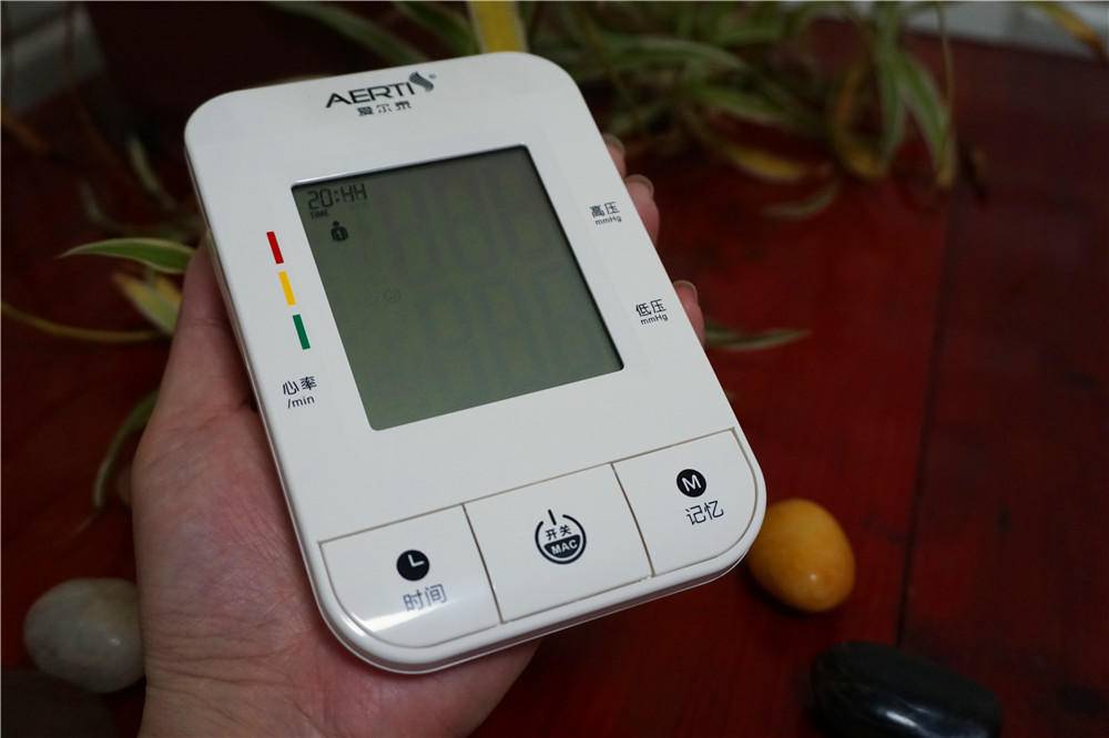 长坤手臂式智能电子血压计,爱尔泰血氧仪