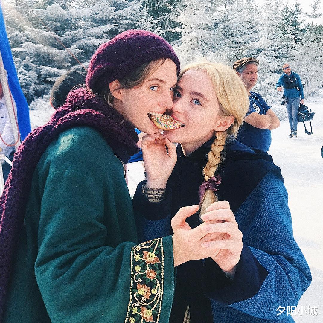 女星玛雅·霍克：这个藏在桌底的女孩，最终也没能成为小美人鱼