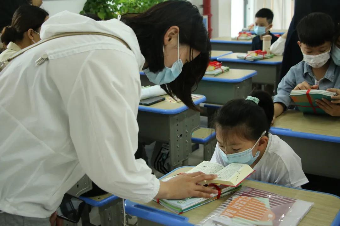 华山路小学新生一年级入学仪式,云兴小学城东分校招生标准