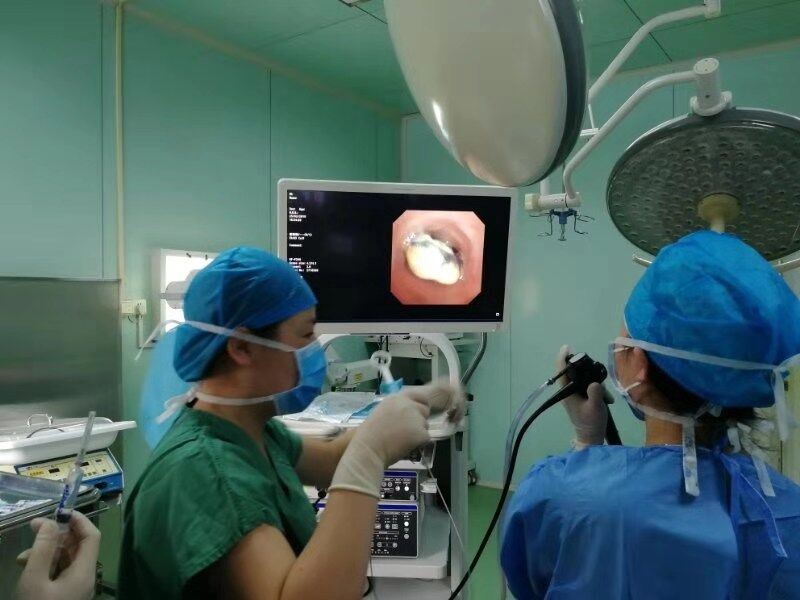 异物进入喉咙用什么方法施救,异物误入气管急救方法叫什么