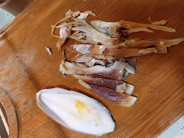 最简单的墨鱼猪骨汤,怎样做墨鱼汤好吃又简单又好喝