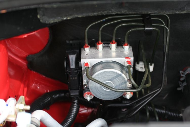 安阳特斯拉制动失灵,特斯拉汽车的刹车系统失灵概率