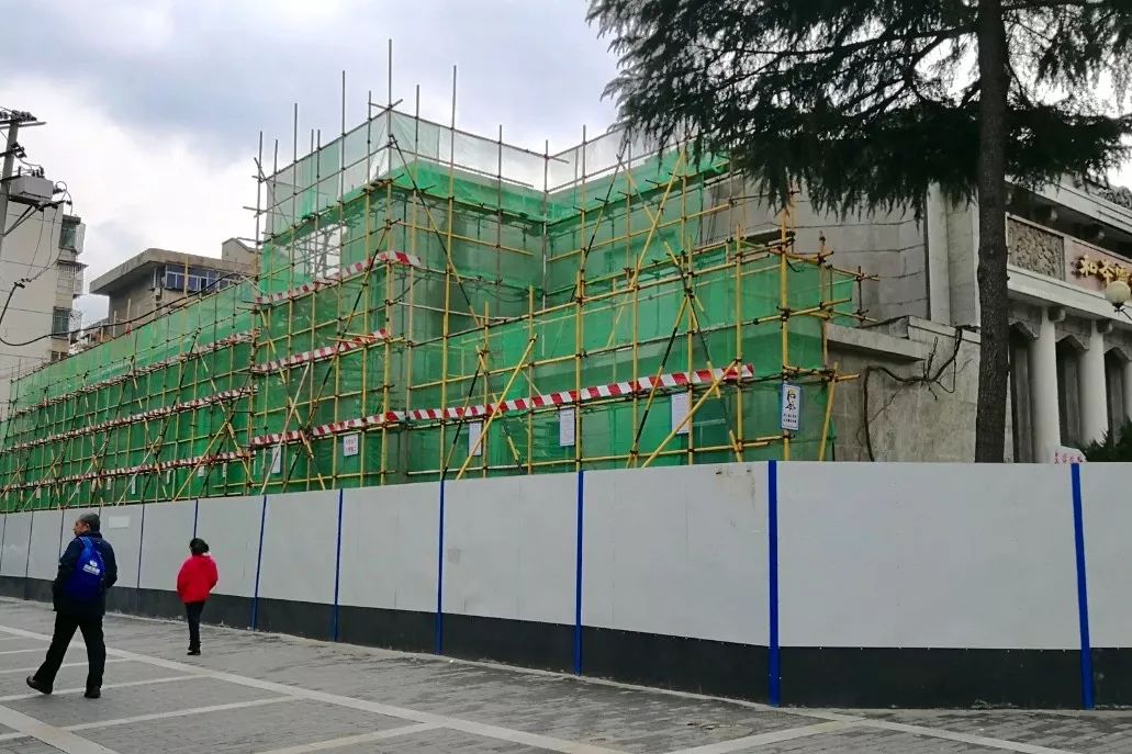 这个陪着西安人长大的和平电影院，什么时候能醒来？