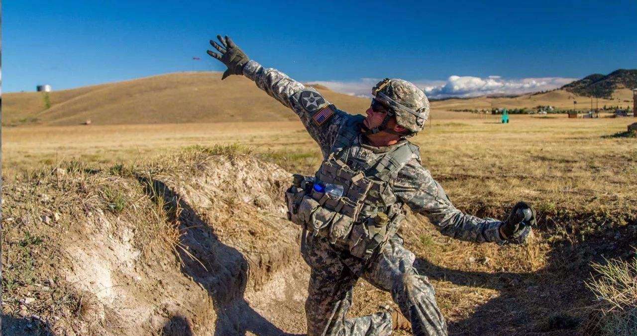 卧倒真的能躲避手榴弹弹片吗,155毫米榴弹卧倒有用吗