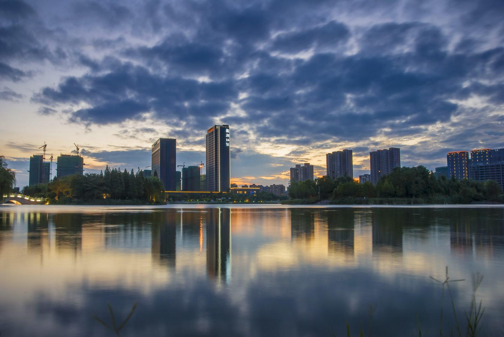 好消息高铁开通,高铁商务区开工