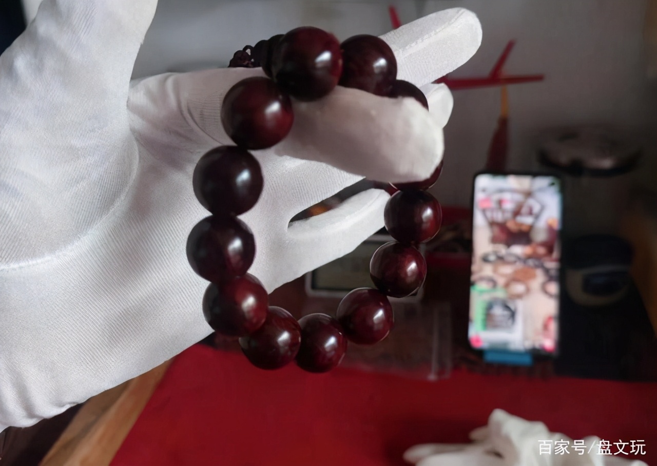 小叶紫檀手串哪种最值得收藏,小叶紫檀手串如何养护和盘玩方法