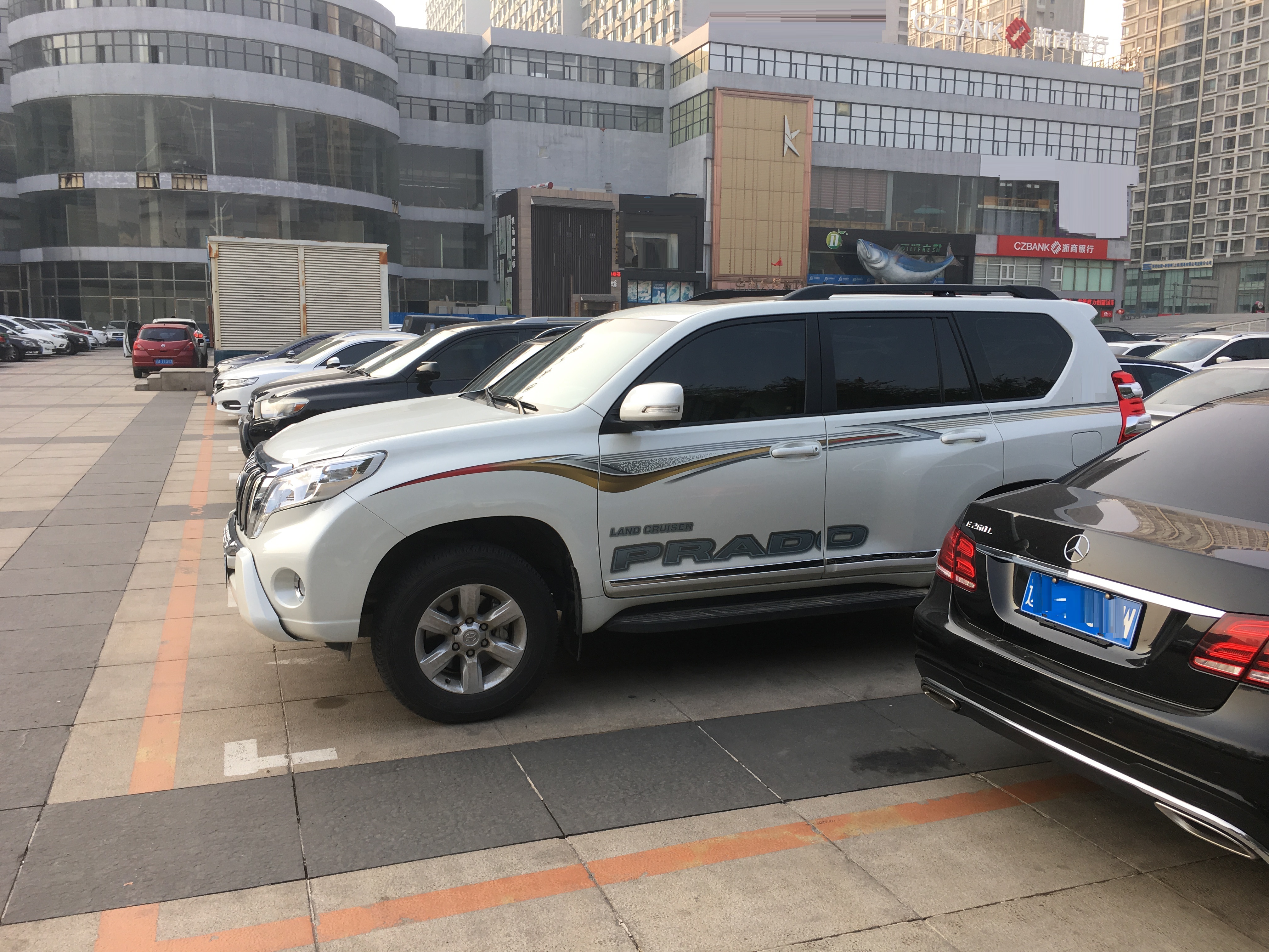 普拉多2700跟汉兰达2700动力对比,丰田普拉多好还是汉兰达好呢