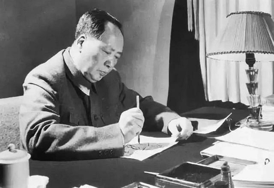 李银桥家里写信给他介绍对象,毛主席看完信:银桥啊,你太老实了