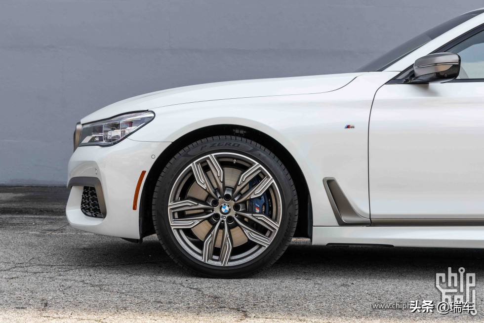 新款宝马m760liv12曜影特别版,宝马的v12