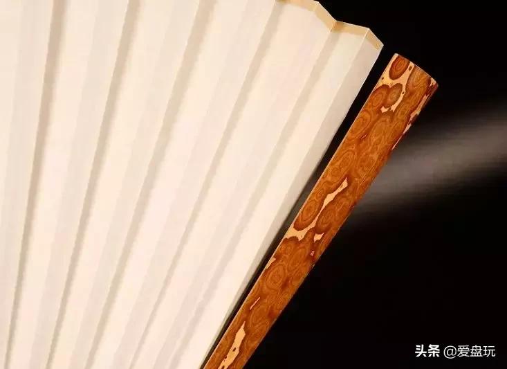 折扇一般在几块钱内,30的折扇和上百的折扇的区别