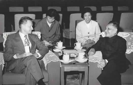 *小平邓**如何赢得美国：值得回味的历史细节