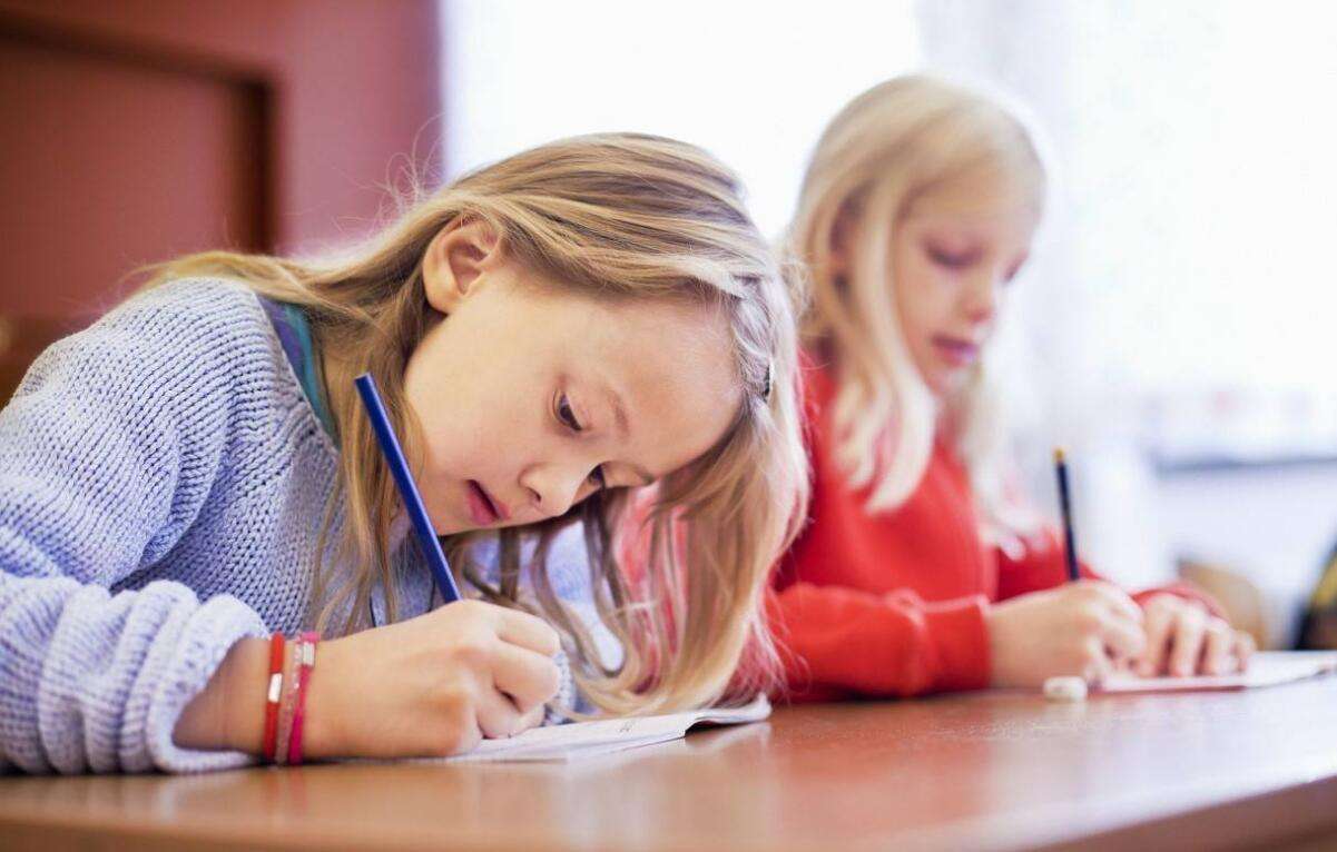 孩子在学校被嘲笑怎么给老师说,孩子在学校被取笑该怎么回击