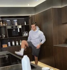 中国人能踢好足球吗,哪些足球人说中国人不适合踢足球