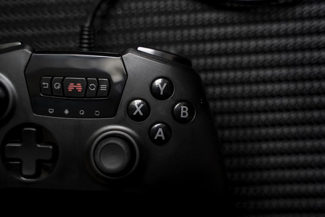 吃鸡外设手柄推荐北通g2,英雄联盟手游外设北通手柄