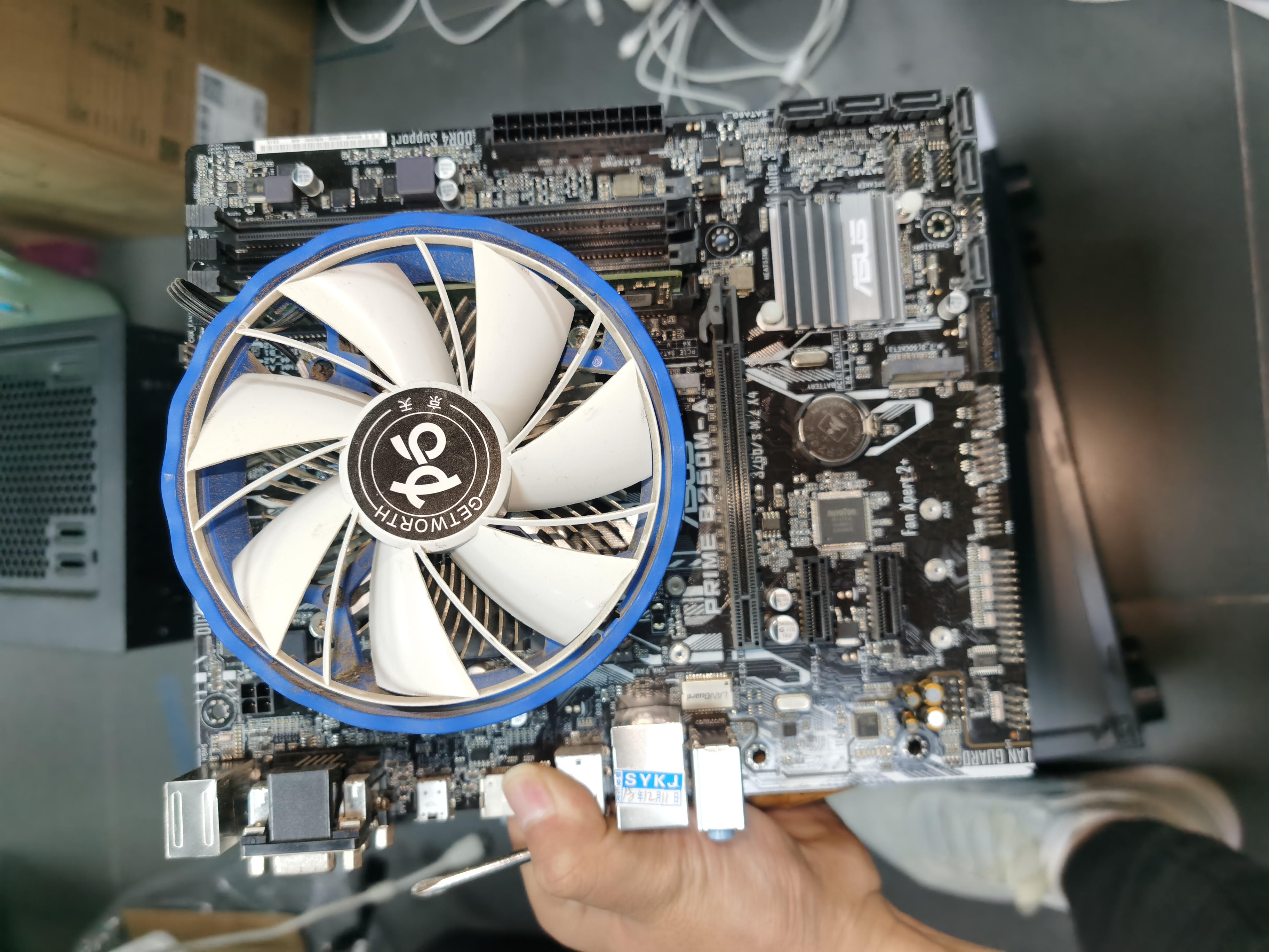 品牌老机箱能装新主板吗,电脑小白怎么重装系统win7