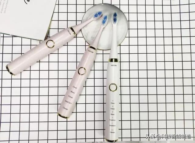 每秒振动1.5万次以下,一分钟震动10万次的牙刷