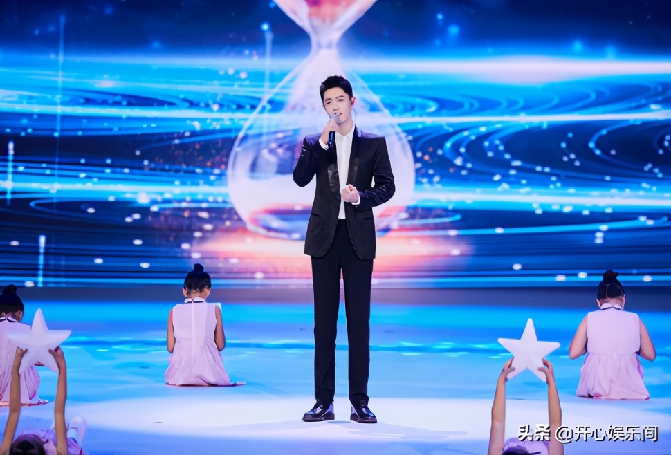 肖战重阳节晚会夜空中最亮的星,肖战重阳夜最亮的星完整版