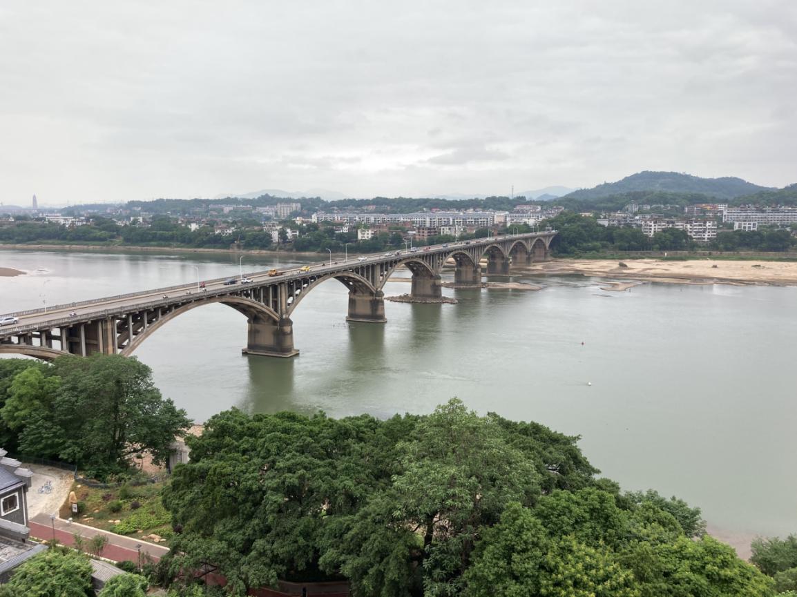 不吹不黑新iphonese真实评测开箱,新一代的苹果se有什么优势