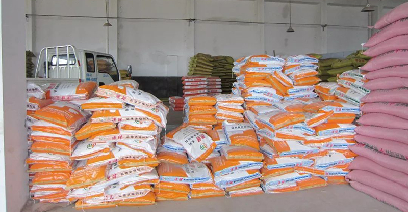 山东小伙靠养鹌鹑致富,农村大哥返乡创业养500只鸡