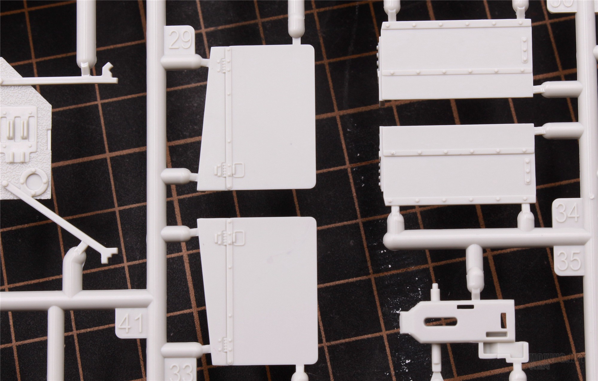 MENG,SS-018-1/35以色列“雌虎”重型装甲运输车-简介与开盒