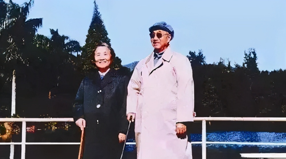 *荣臻聂**夫人张瑞华，为国40年没升职，独女成新中国第一位女中将