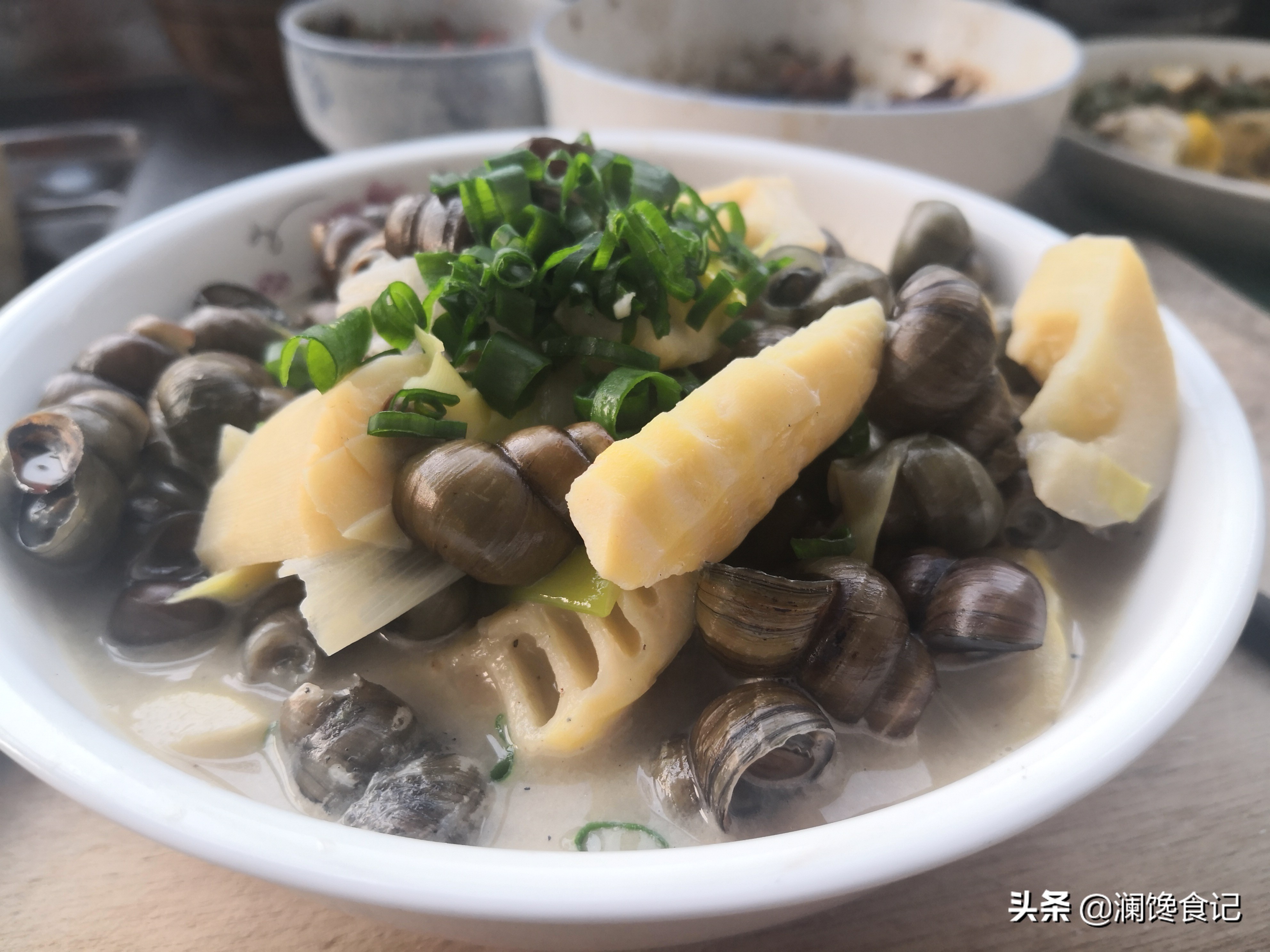 谁说螺蛳粉只有年轻人喜欢,螺蛳清明螺