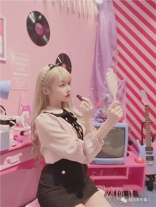 19岁少女整容成60岁大妈,女子花20w整容成网红脸