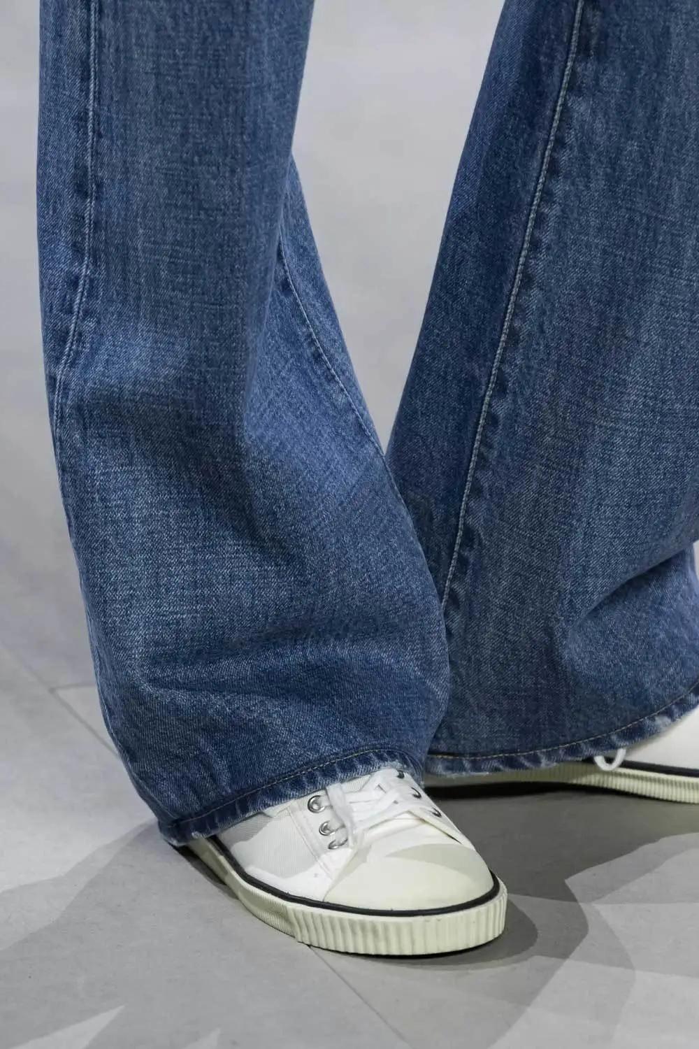 今年流行帆布鞋底子,今年特别流行的一款帆布鞋