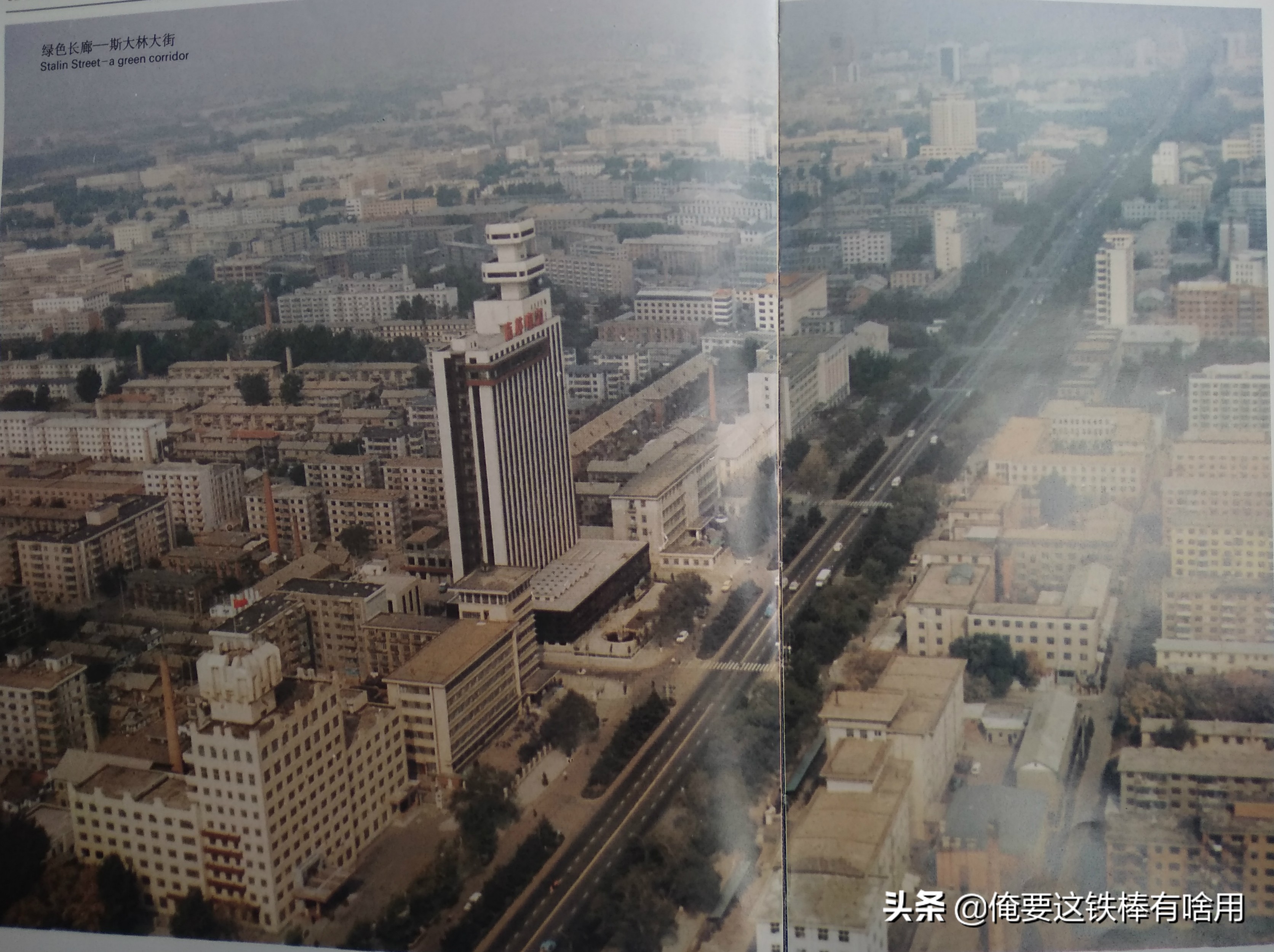 烧鸡配茅台，电影院下面还有咖啡厅，想不到那时候的长春还挺潮