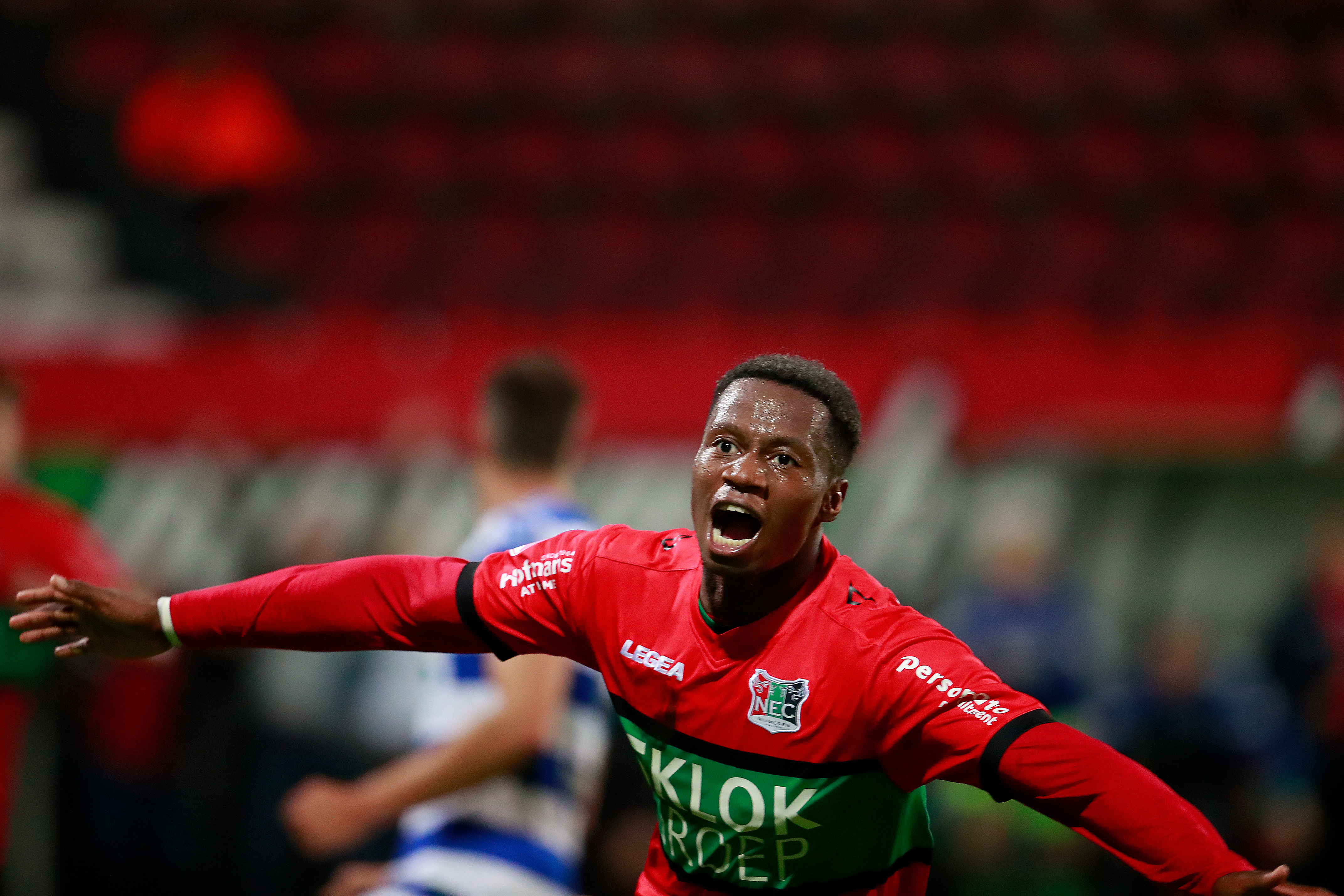 他生于德国，却成非洲国脚，本季独造8球成荷甲队大腿