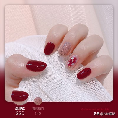 怎么涂指甲油正确方法,自己涂指甲油怎样涂才好看呢