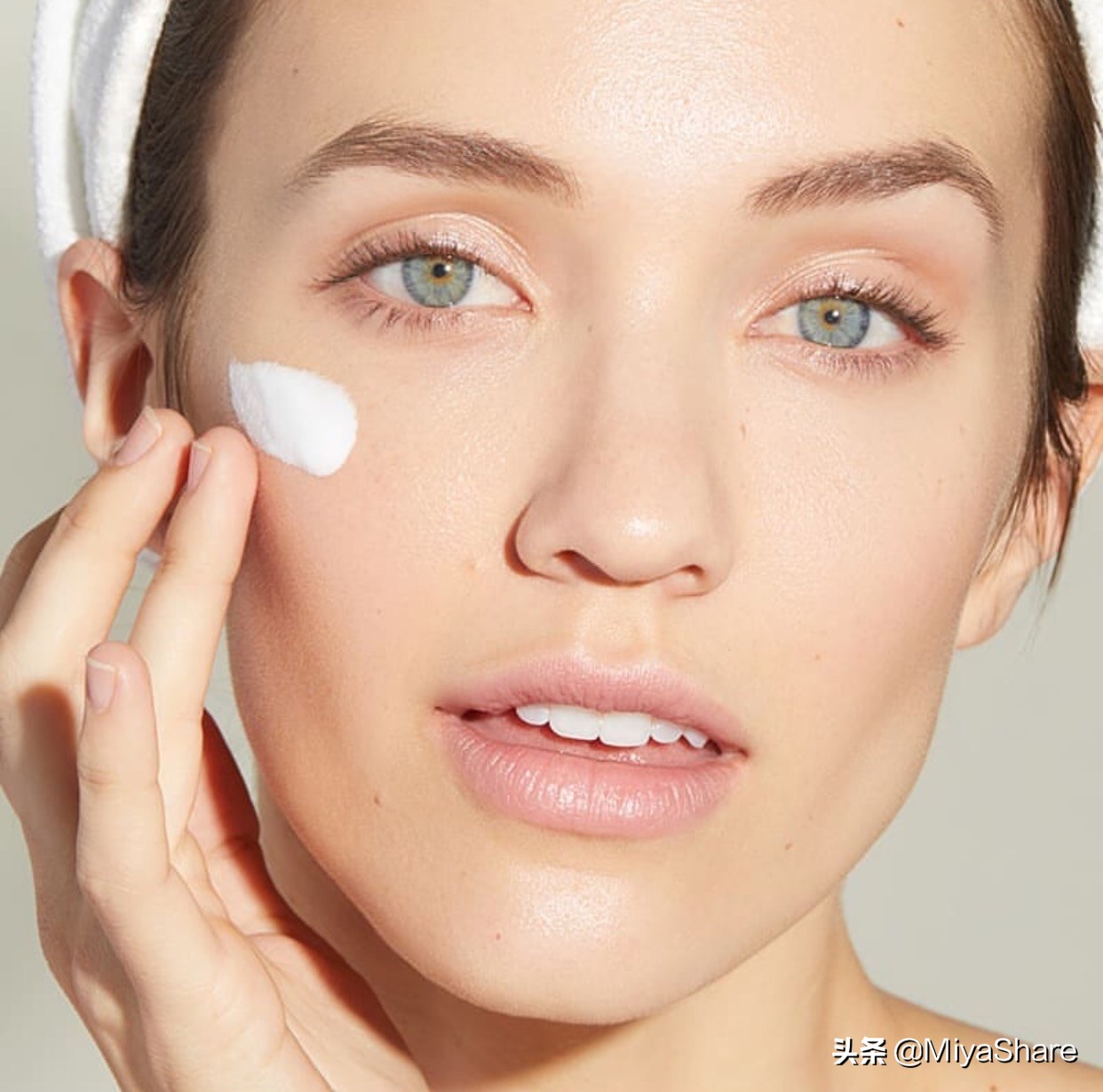 外油内干严重如何给肌肤快速补水,皮肤干怎么保持水油平衡