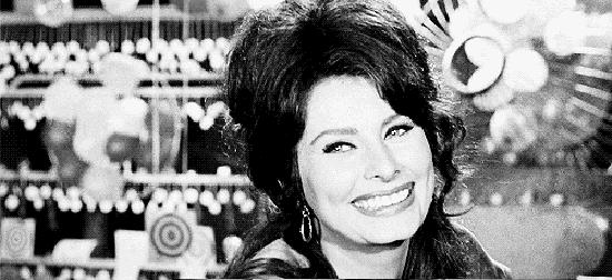 索菲亚罗兰女性特征,索菲亚罗兰年轻时的样子